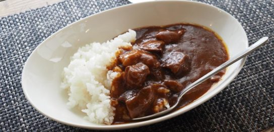 初めての手作りの誕生日プレゼントは手料理のビーフカレーに